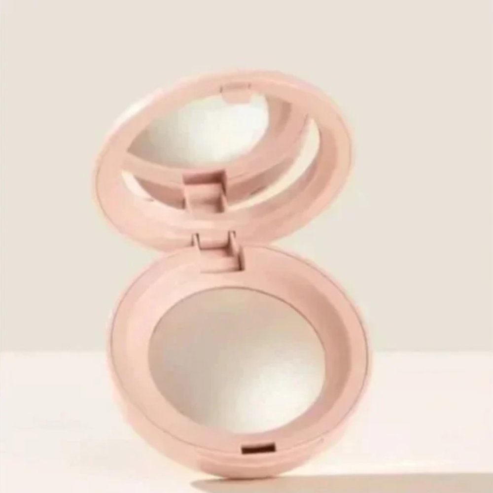 NEW Rare Beauty Positive Light Silky Touch Highlighter in Enlighten